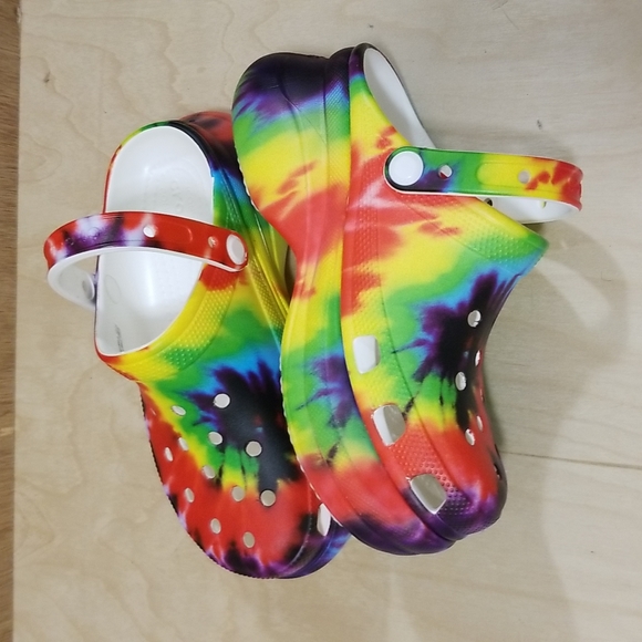 Crocs Tye dye Clogs Women's size 6 - Picture 4 of 10